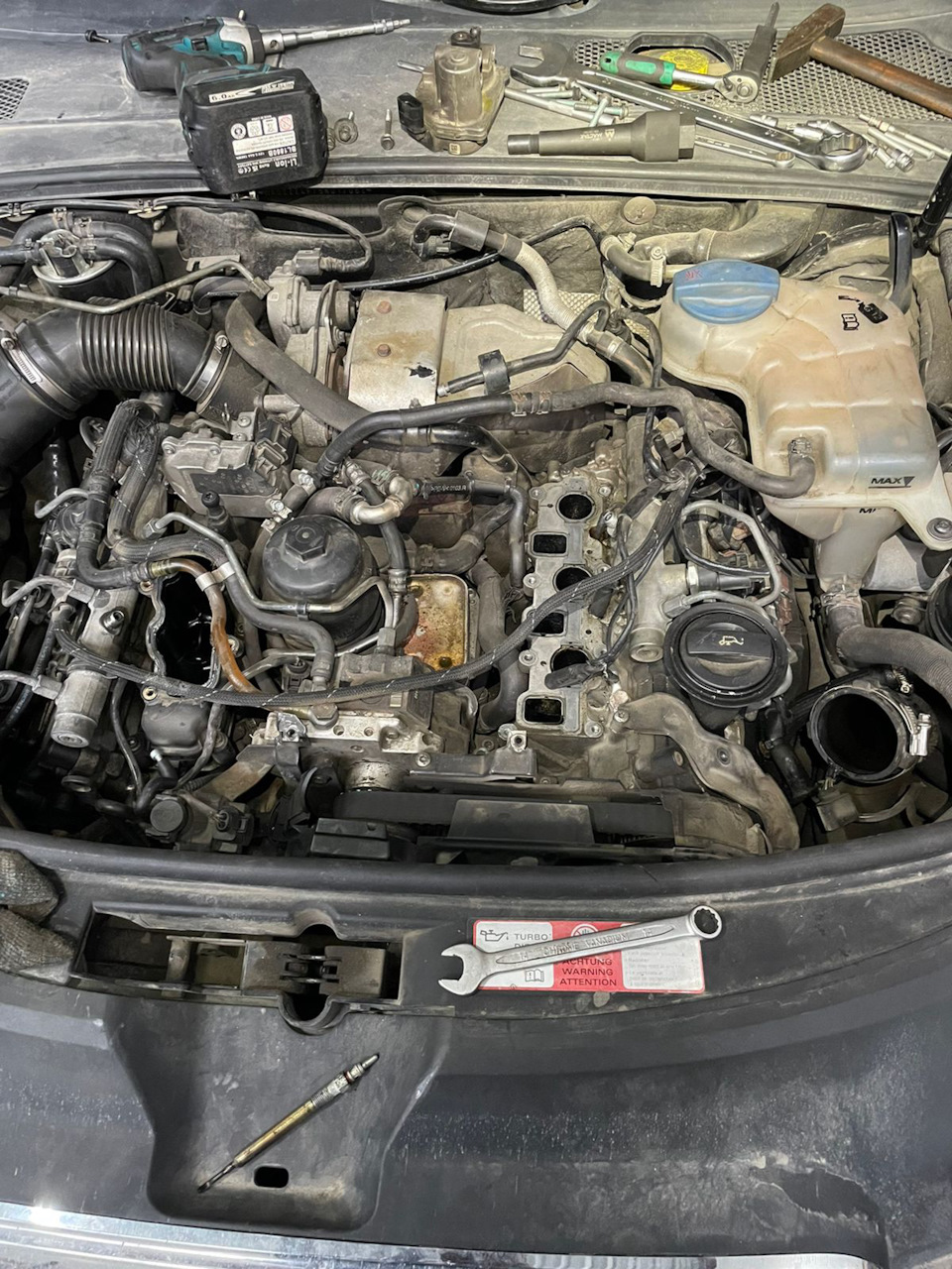 Как вытащить обломанную свечу накала — Audi A6 (C6), 3 л, 2004 года ...
