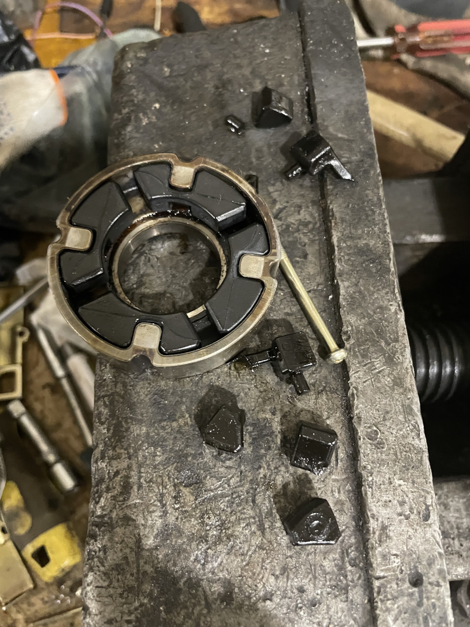 Замена демпферов на балансировочных валах — Toyota Camry (XV50), 2,5 л ...