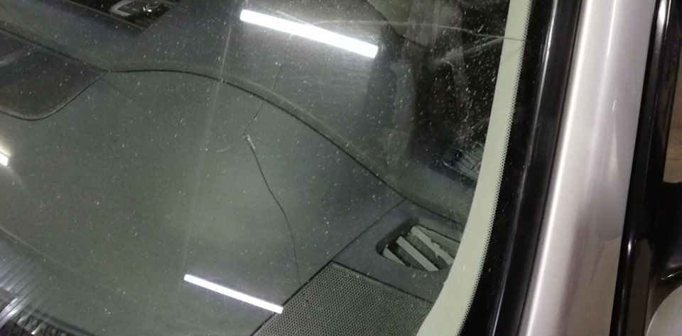 Замена лобового стекла — Nissan Teana (J32), 2,5 л, 2010 года | визит ...