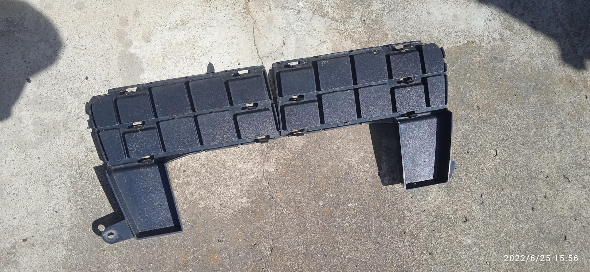 Установка защитной сетки на решетку радиатора — Audi Q5 (1G), 2 л, 2014 ...