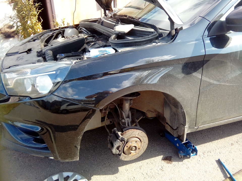 Тормозные диски Автореал 8700 км пробега — Lada Vesta SW (1G), 1,6 л ...