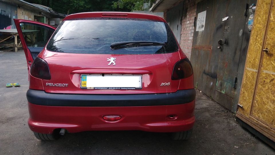 Пежо 206 задняя. Peugeot 206 сзади.