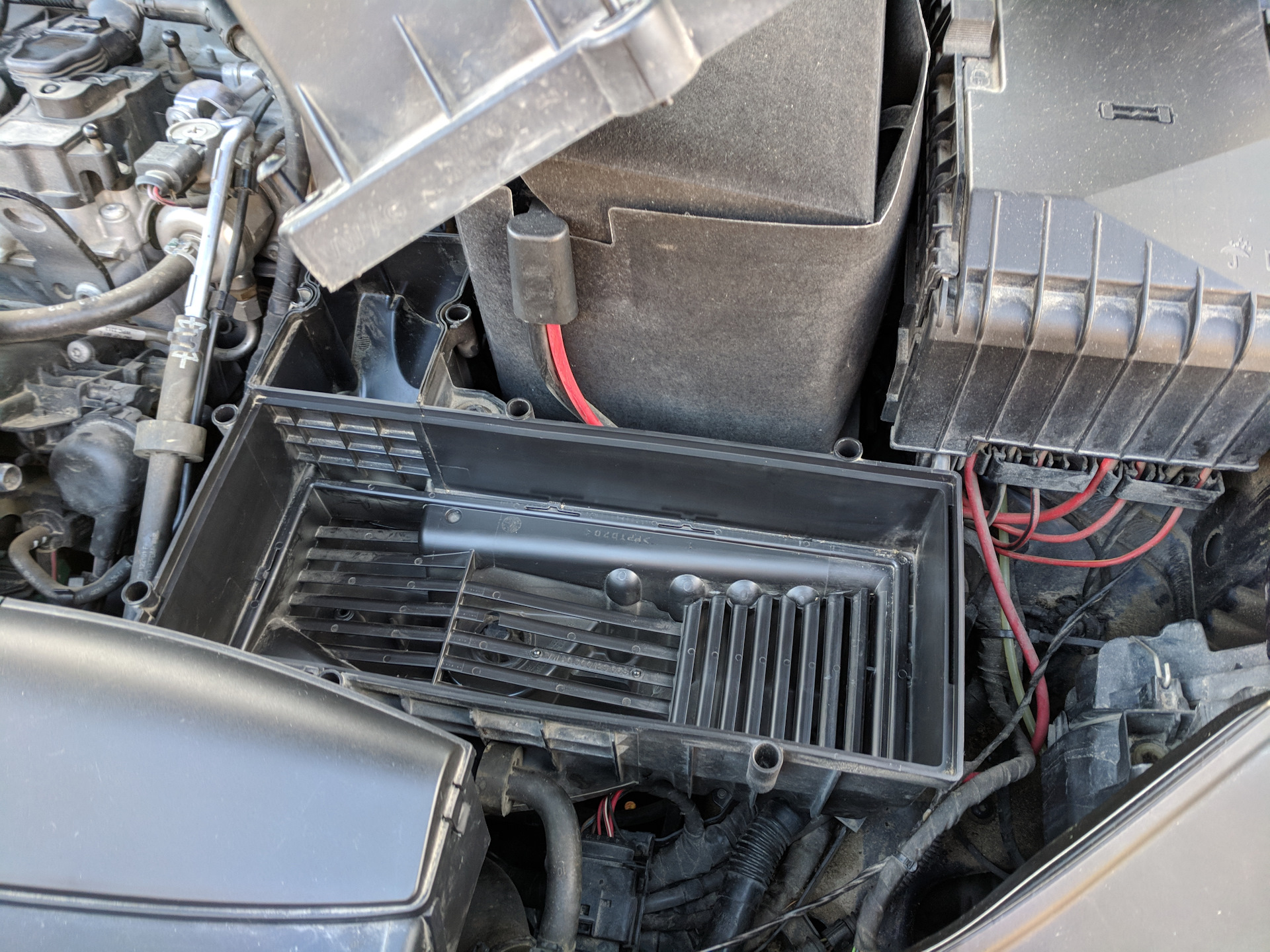 Запах бензина из под воздушного фильтра, кто сталкивался? — Volkswagen ...