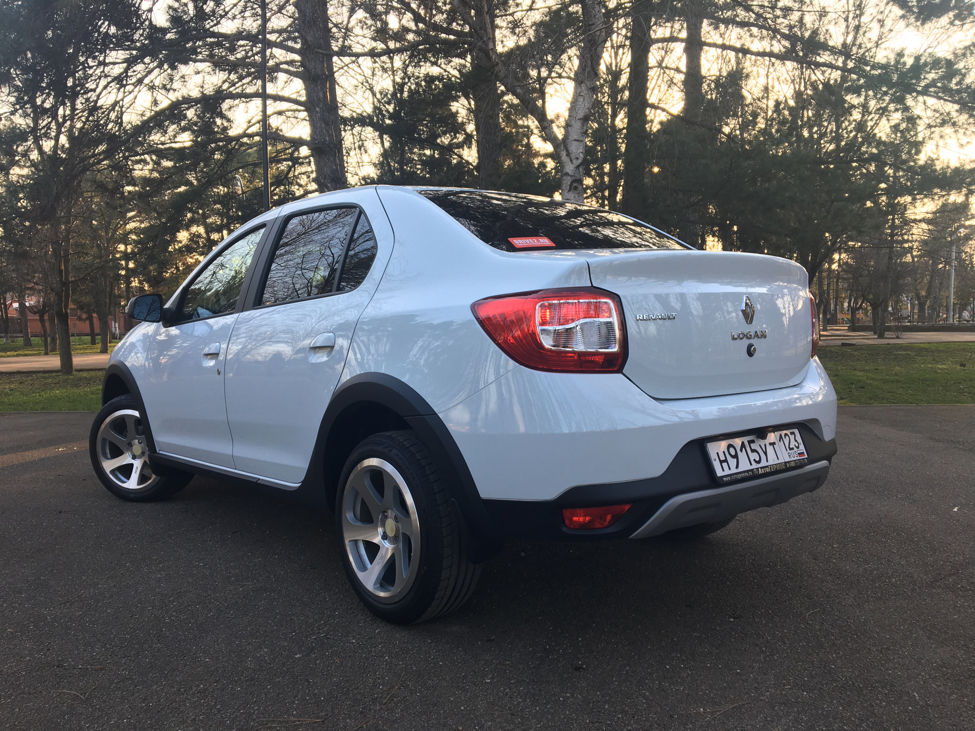 Renault Logan Stepway Р±РµР»С‹Р№