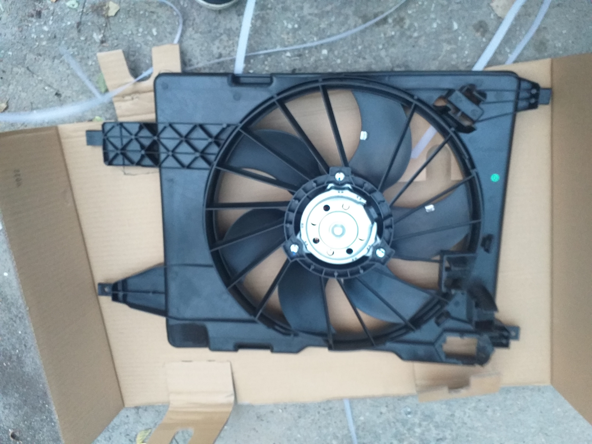 датчик вентилятора рено меган 2. меган 2 разъем вентилятора радиатора. радиатор рено меган 2. меган 2 к4м вентилятор охлаждения. пластик радиатора рено меган 2.