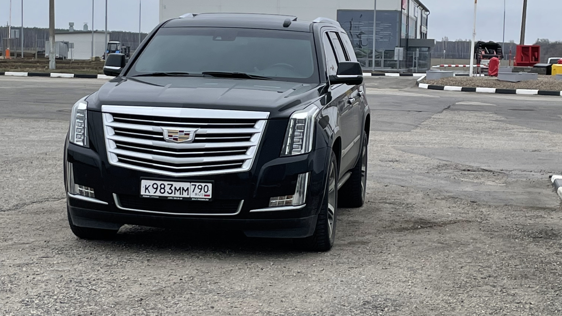 Cadillac Escalade drive2