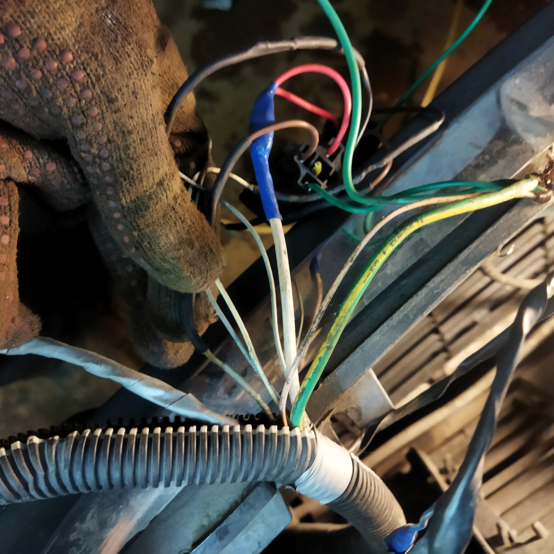 Нужна помощь. Проводка вентилятора охлаждения двигателя — Peugeot 406 ...