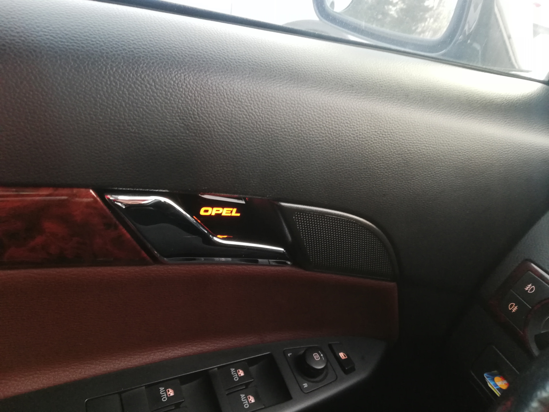 Подсветка в ручку открывания двери — Opel Antara, 3 л, 2013 года ...