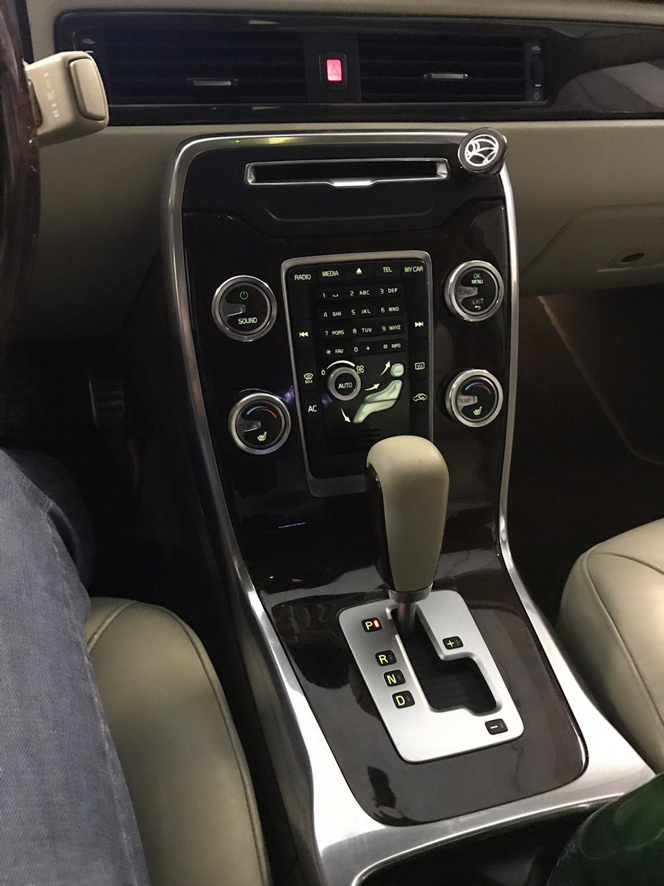 Фото в бортжурнале Volvo S80 (2G)