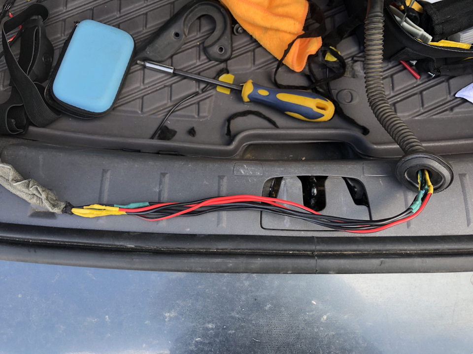 Проводка багажника — Volvo S40 (2G), 2,4 л, 2007 года | своими руками ...