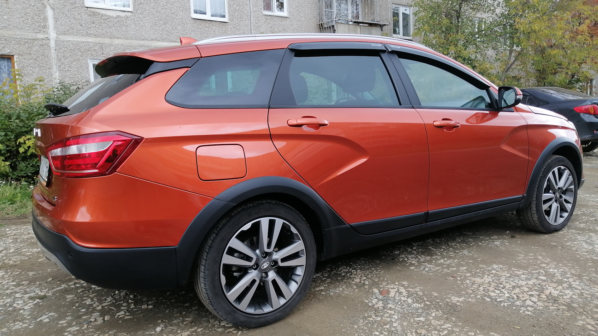 Lada Vesta SW Cross 1 8