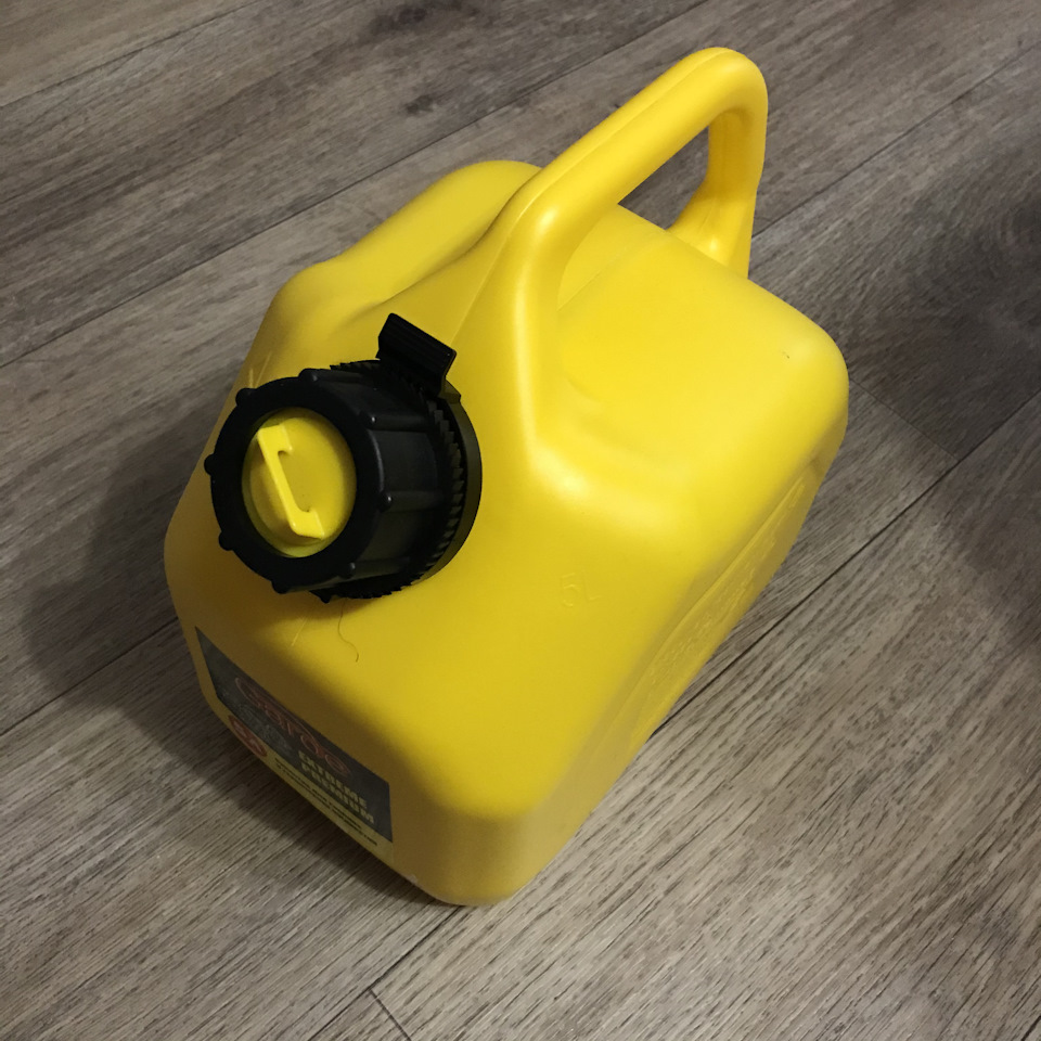 Канистра в багажник 5литров — BMW 5 series (E39), 2,5 л, 1998 года ...