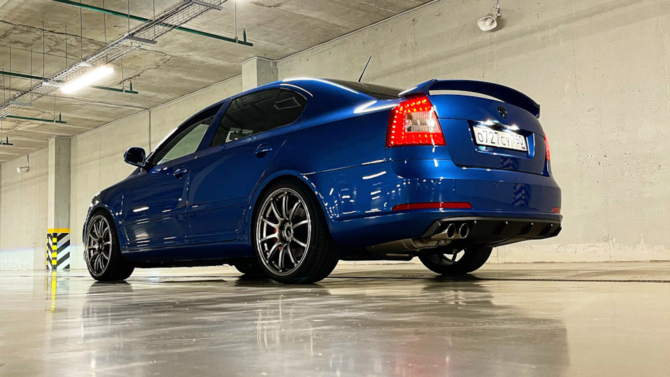 Skoda Octavia RS зеленые суппорта