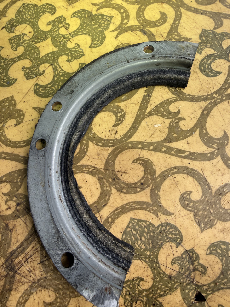 Видно грязь на фетре — Suzuki Jimny (4G)