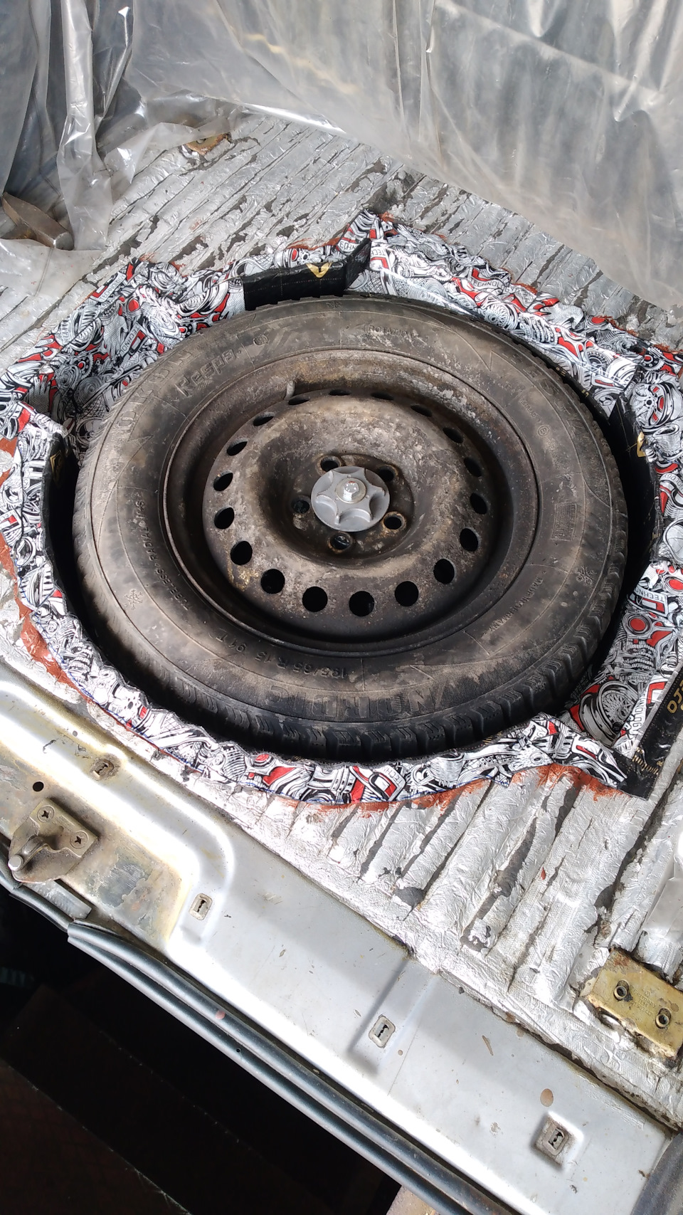 Ниша под запаску. — Сообщество «Volkswagen T4 Club» на DRIVE2