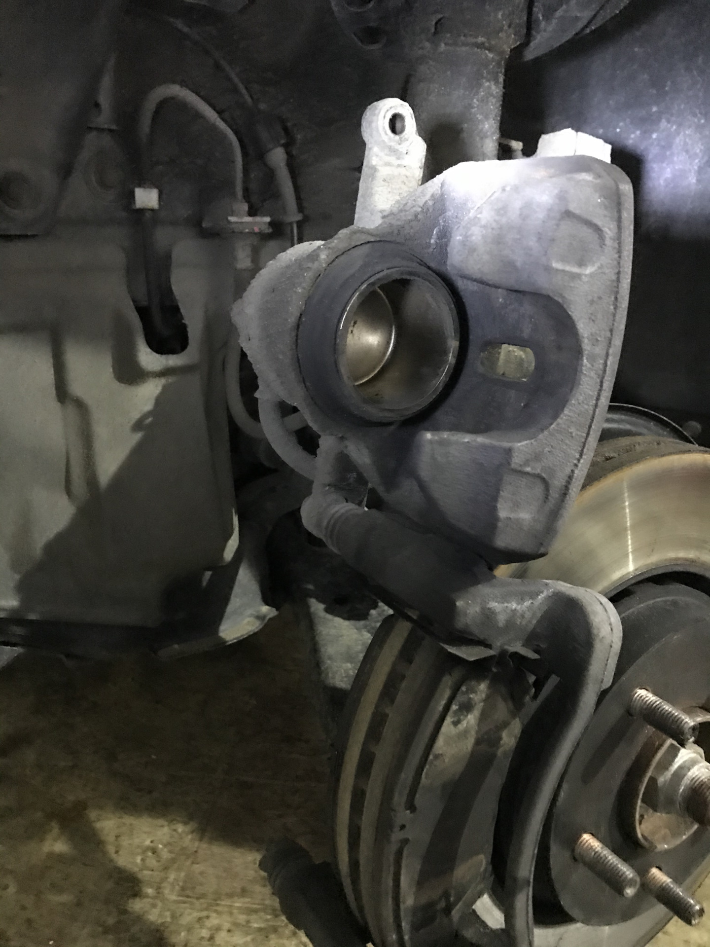 Замена передних тормозных колодок Мазда СХ5 — Mazda CX-5 (2G), 2 л ...