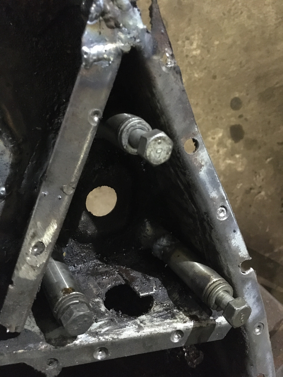 Втулки переднего стабилизатора — Toyota Vitz (130), 1,5 л, 2013 года ...