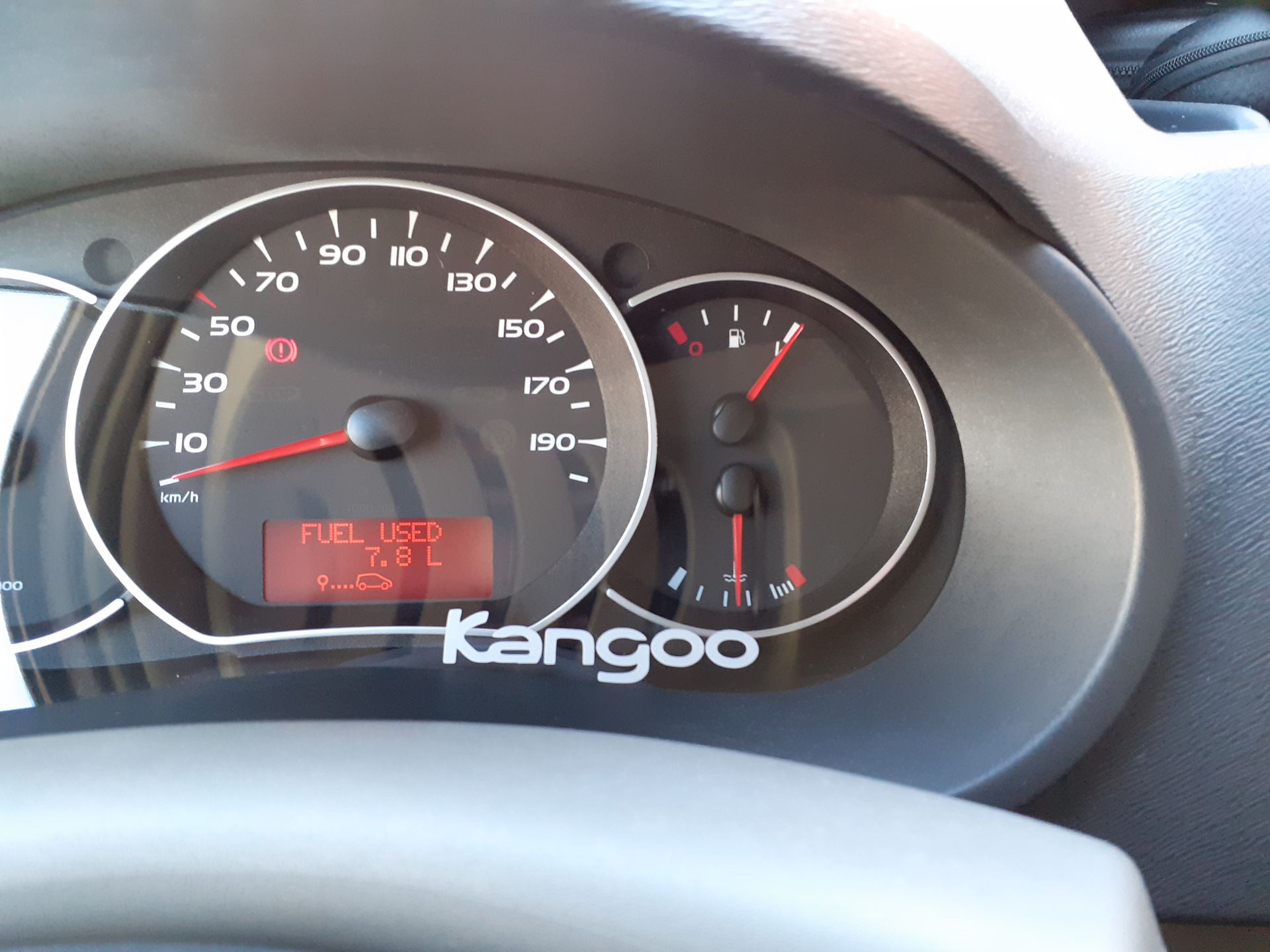 Новая приборная панель Renault Kangoo 2 — сплошное разочарование. — Renault  Kangoo (2G), 1,5 л, 2009 года | наблюдение | DRIVE2