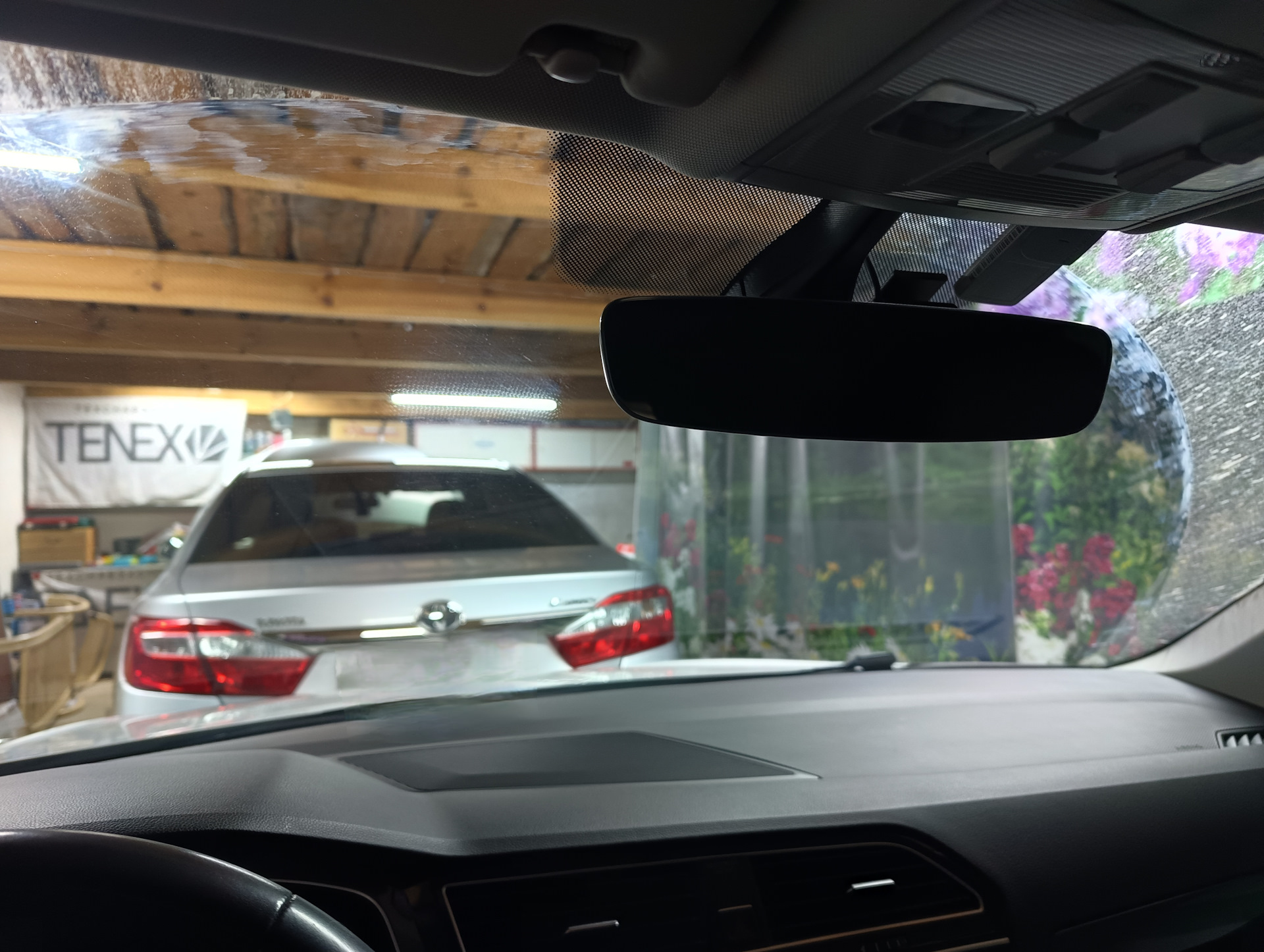 Видеорегистратор Mio MiVue J20 в Тигуан — Volkswagen Tiguan (2G), 2 л ...