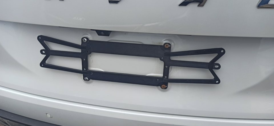 Переходник под номер, или новая рамка? — Haval Jolion, 1,5 л, 2023 года ...