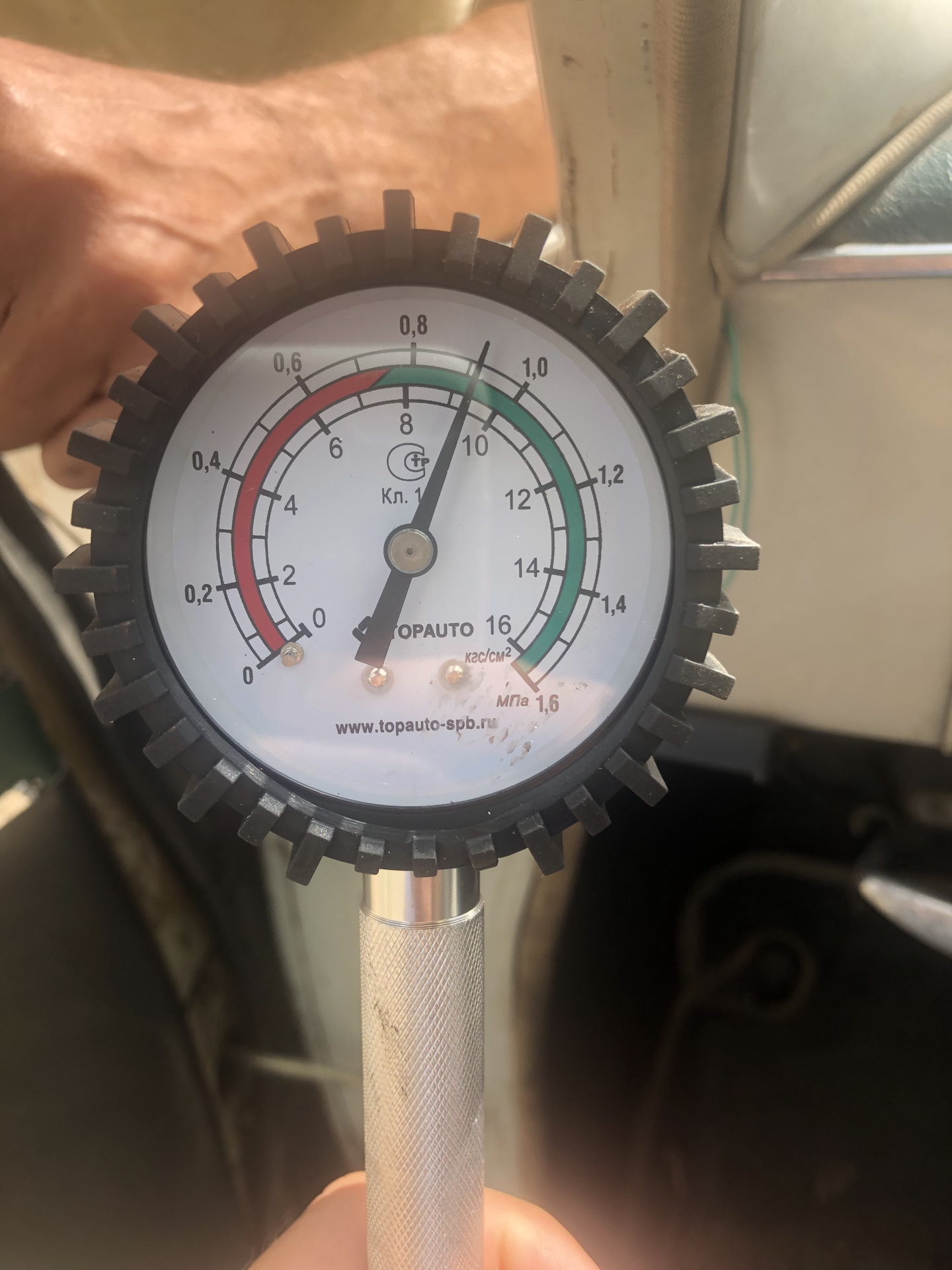 Компрессия на мотоблоке. Компрессия ГАЗ 66. Как понять какая компрессия на самокате. Когдазамерил компрессию прикол.