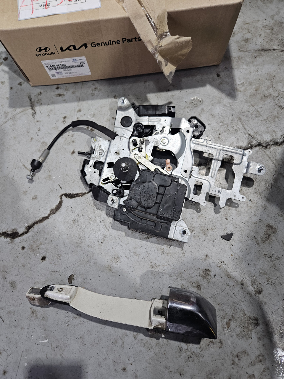 Сломалась ручка задней двери — KIA Carnival (2G), 2,9 л, 2008 года ...