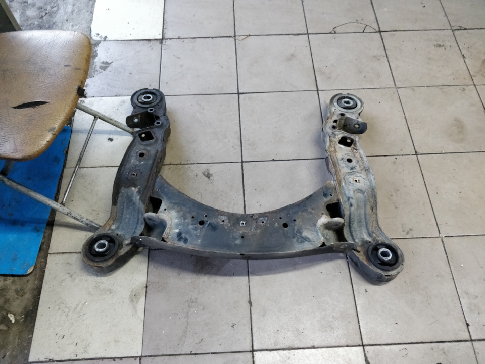 ТО, замена подрамника и нижних сайлентблоков рычагов — Audi A6 Avant ...