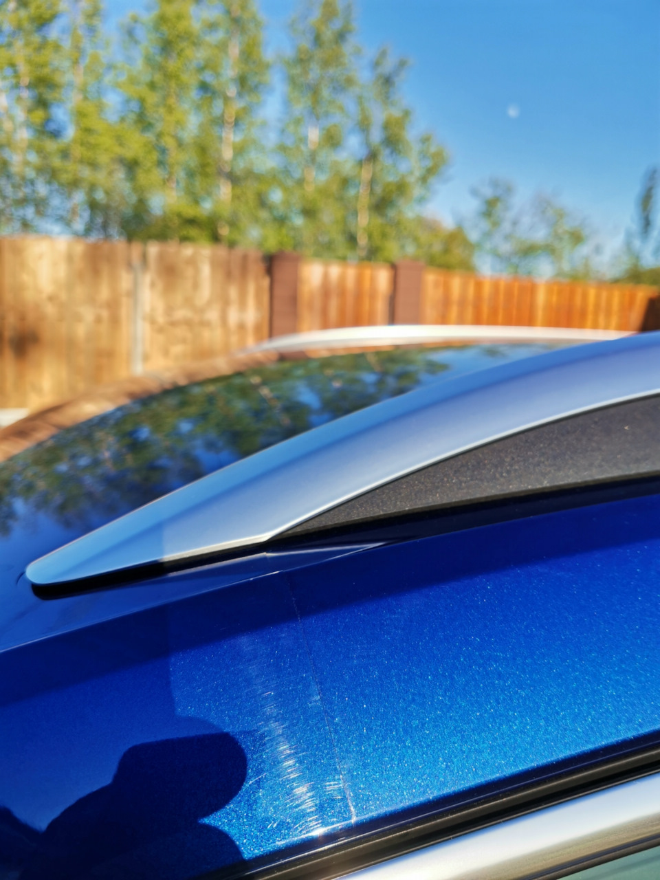 Защита кромки крыши над лобовым стеклом