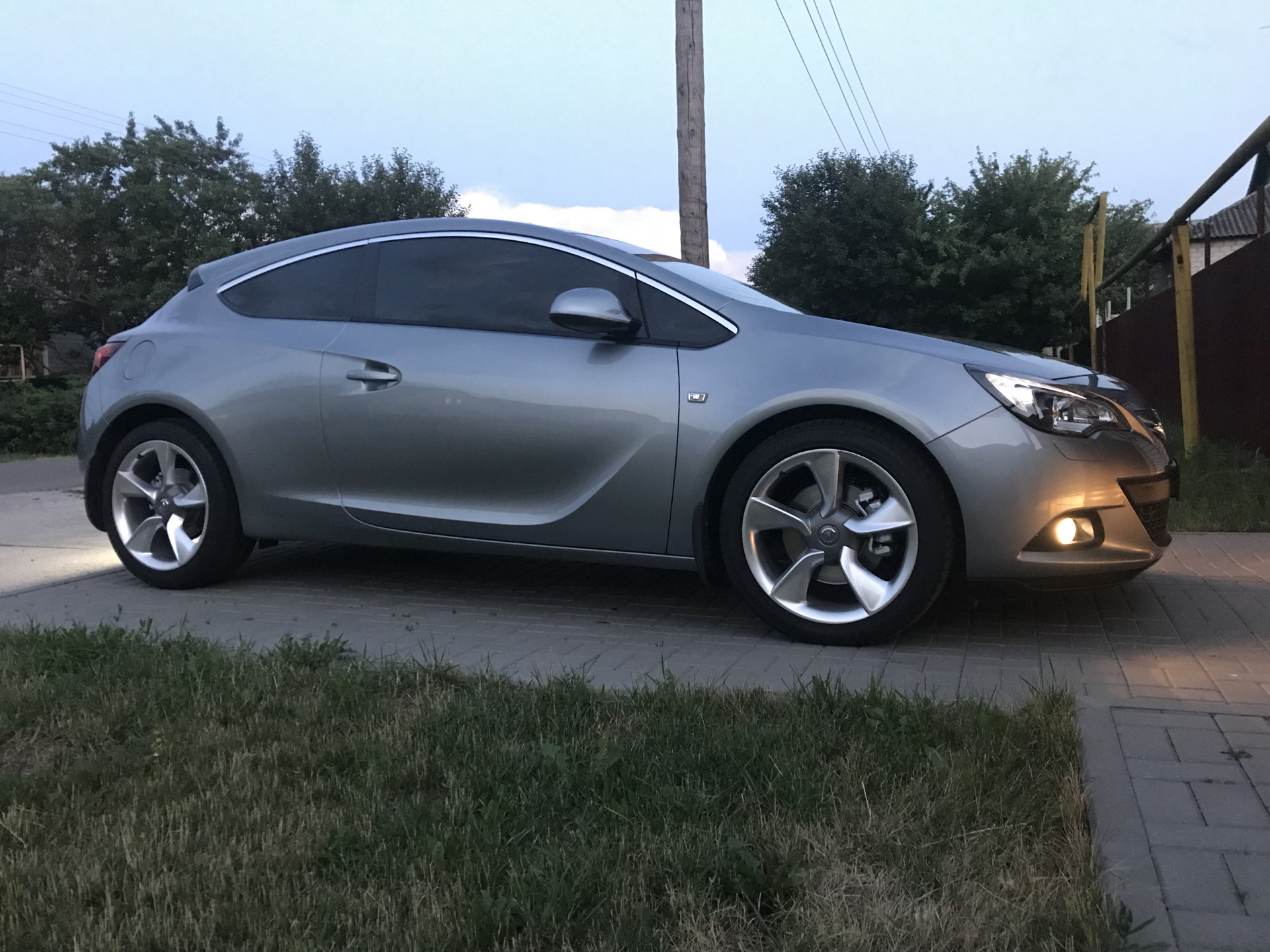 Opel Astra j GTC 2012