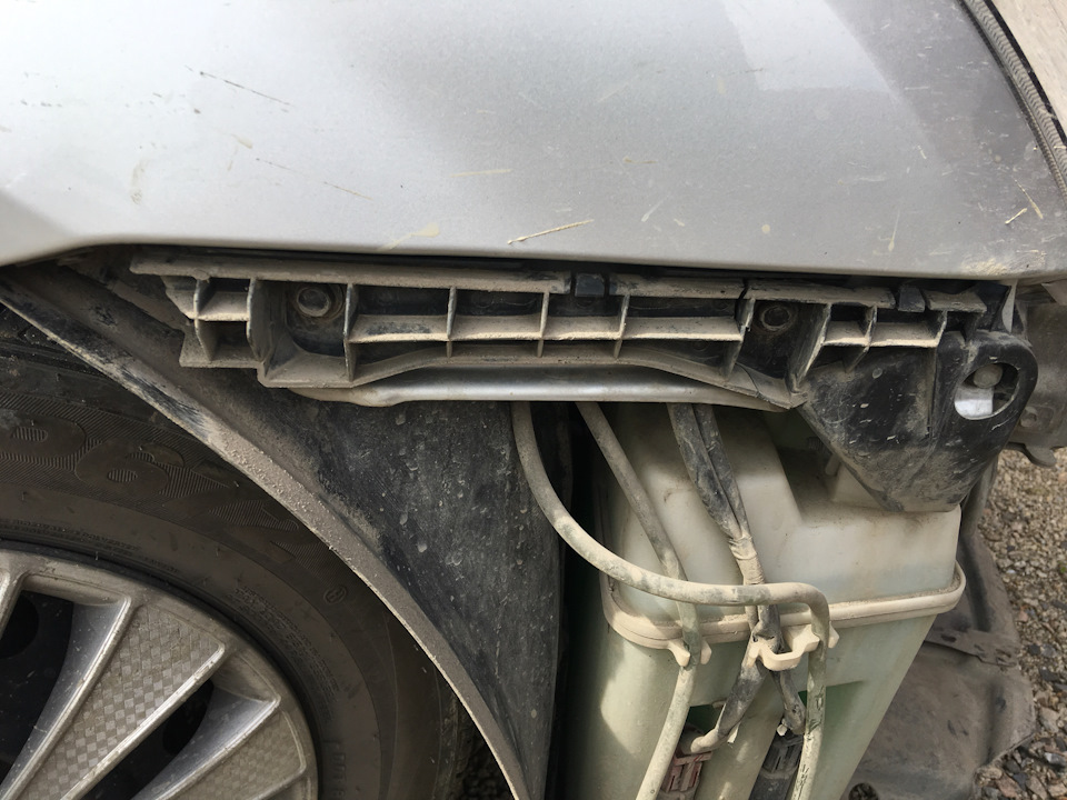 Замена креплений бампера — Toyota Corolla (120), 1,6 л, 2004 года ...