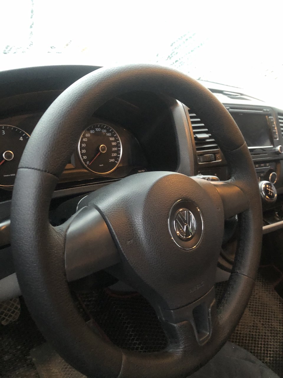 Руль в кожу! — Volkswagen Caravelle (T5), 2 л, 2013 года | аксессуары ...