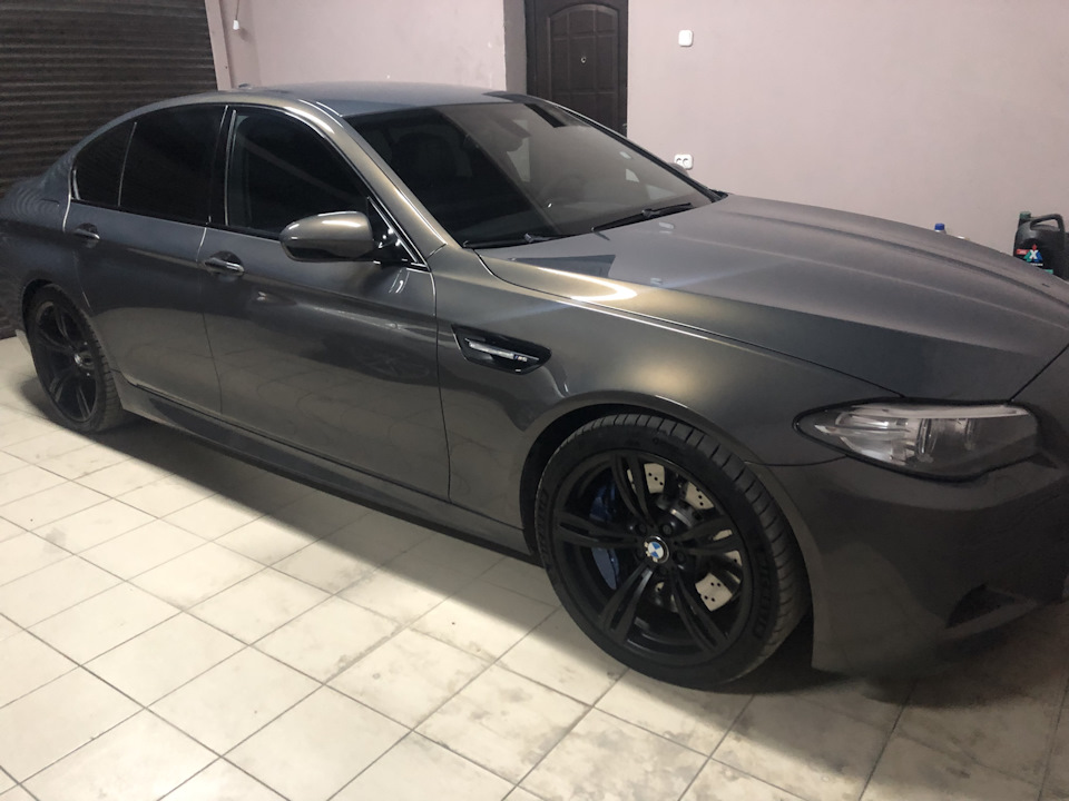 BMW m5 черная матовая