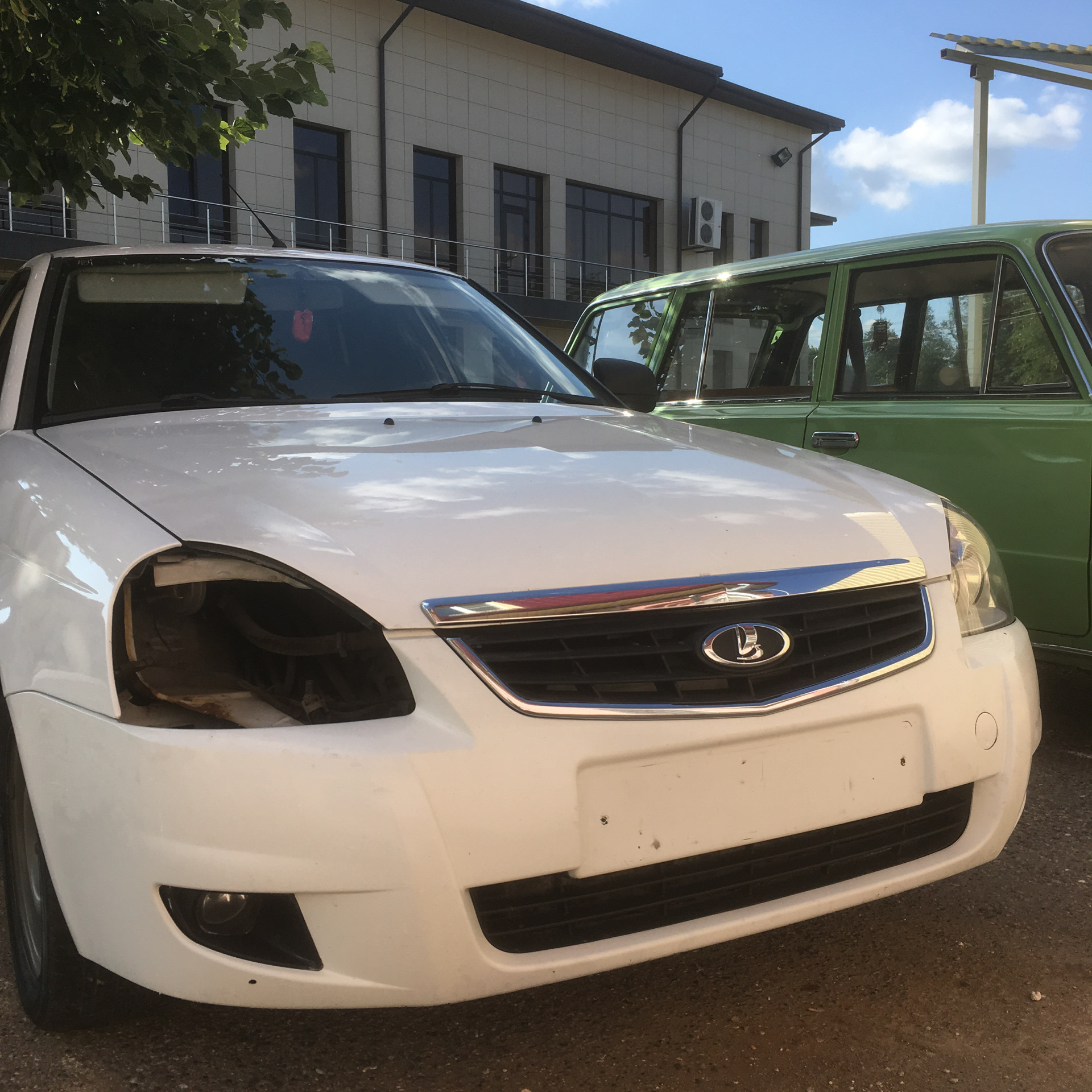 Новое лобовое, полировка фар. — Lada Приора хэтчбек, 1,6 л, 2012 года ...