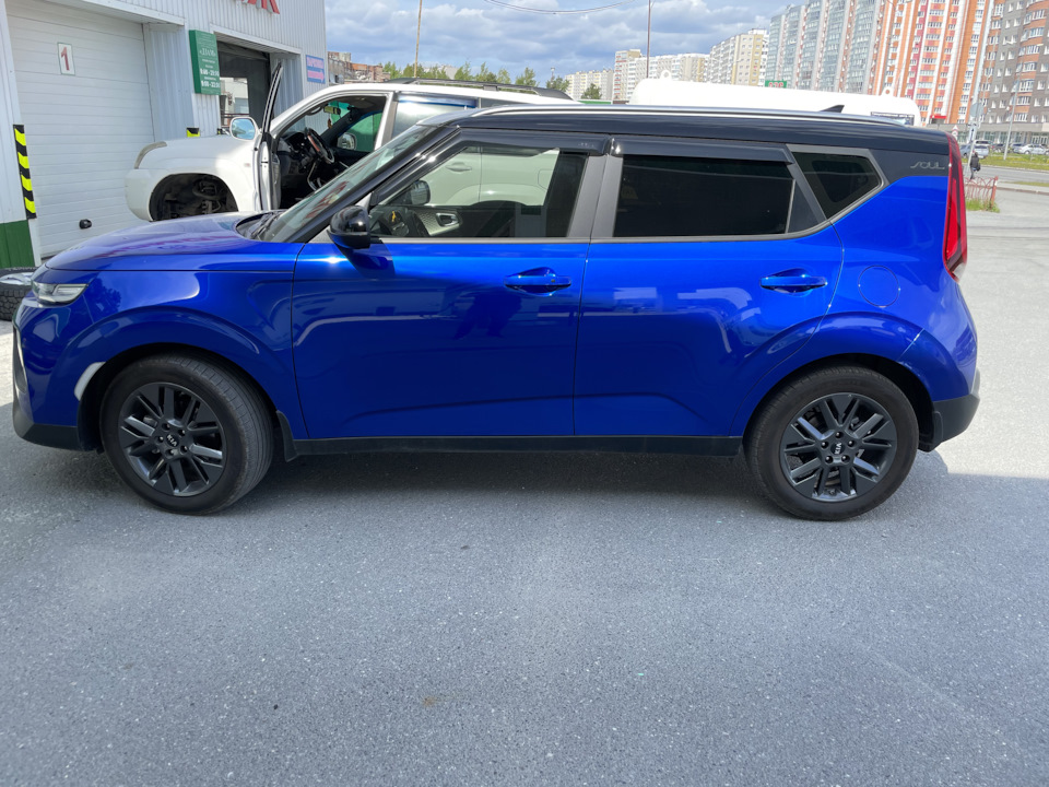 Шины летние Nexen 215/55 R17, литые диски KIA 7Jx17 ET50 5x114,3 на KIA Soul (3G). 80 000 ₽ в