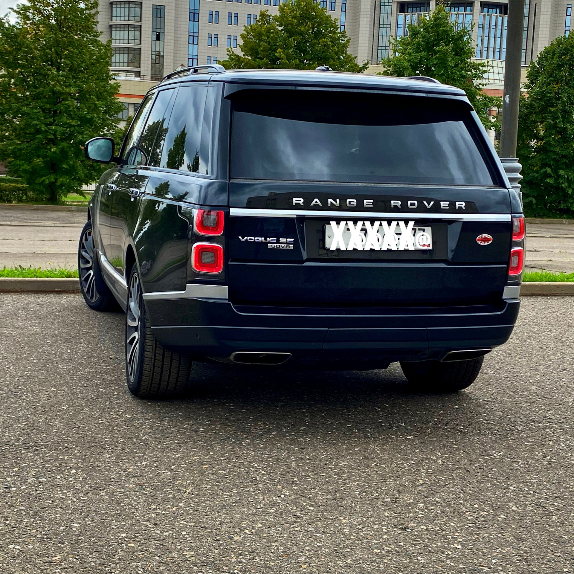 Фонари range rover. Range Rover l405 4.4. Range Rover 4 l405 белая вид сзади. RR l322 американист. L405 рест белый 2020 вид сзади range Rover.