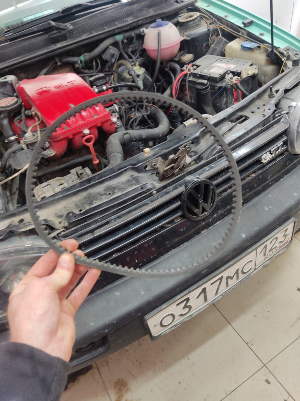 Замена ремня гидроусилителя и помпы — Volkswagen Golf Mk3, 2 л, 1995 ...