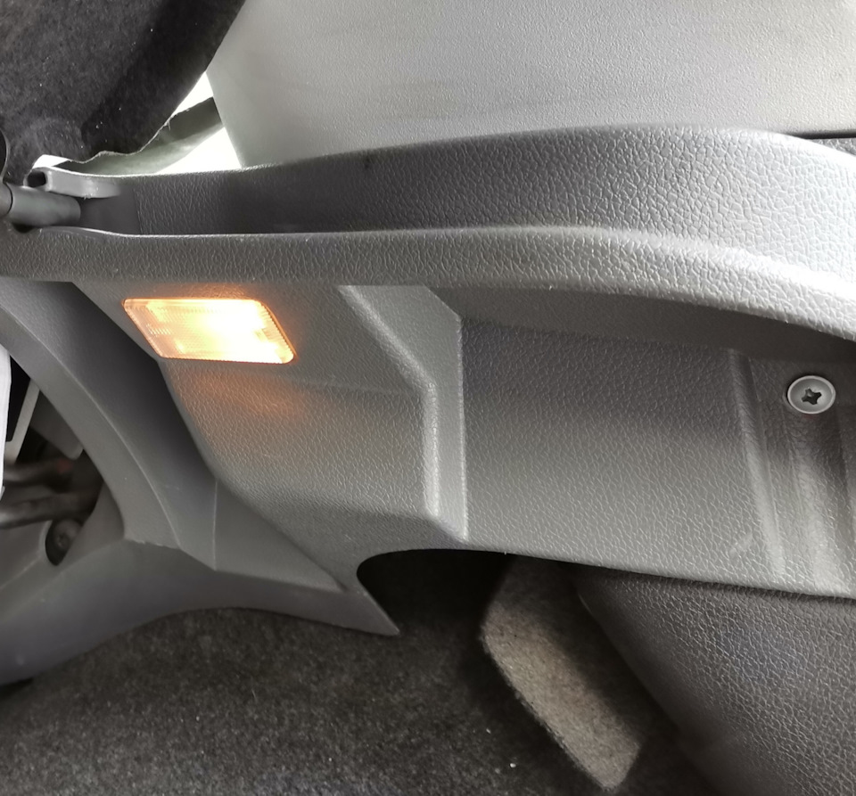 Подсветка багажника — Ford Fiesta (Mk V), 1,4 л, 2002 года ...