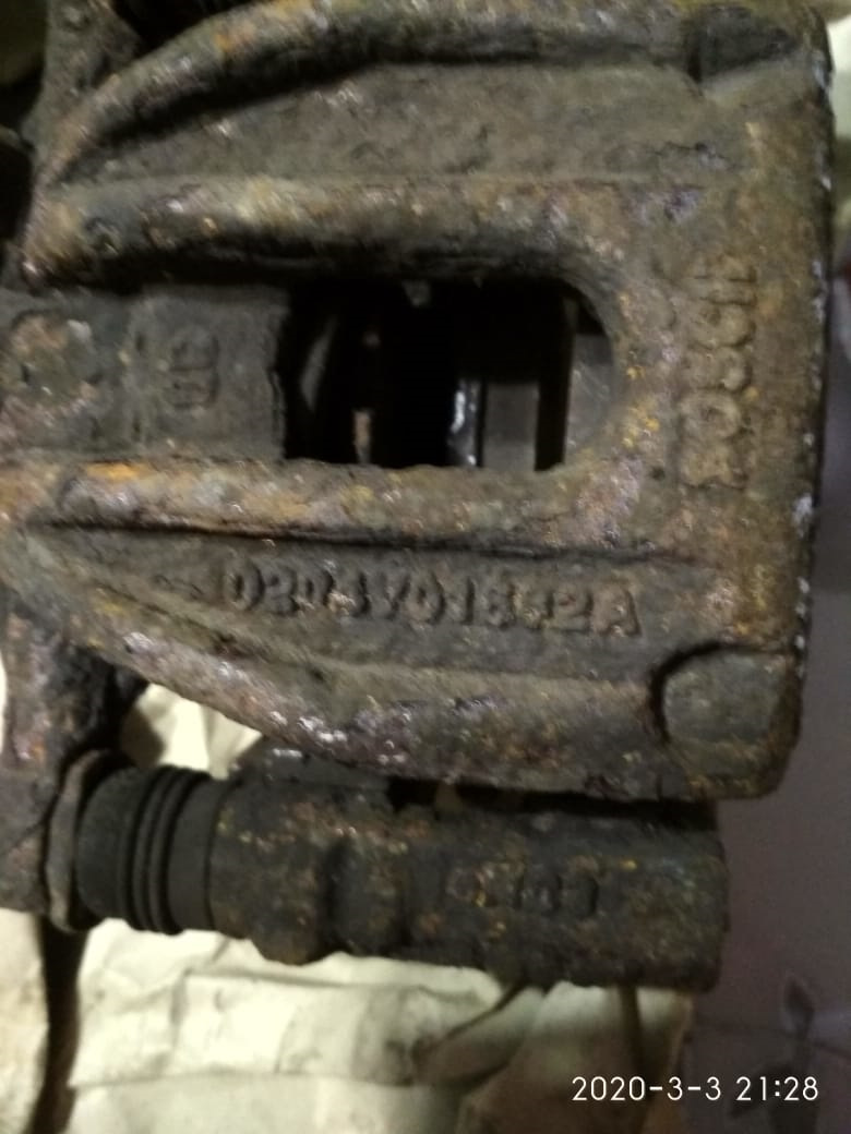 Замена заднего тормозного суппорта и скобы — Ford Mondeo III, 2 л, 2005 ...