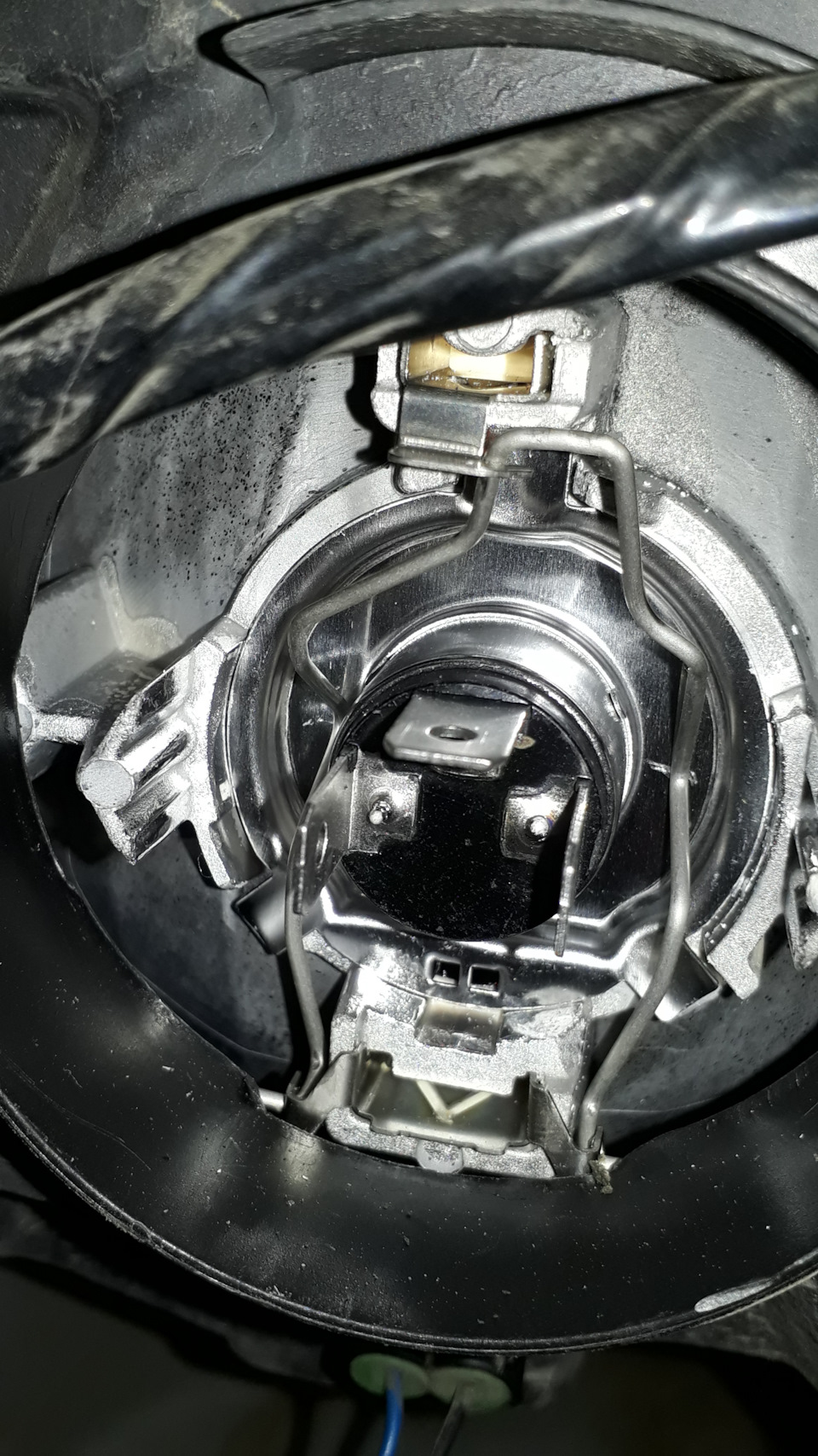 87 Замена Лампочек головного света в Ларгусе — Lada Largus Cross, 1,6 л ...