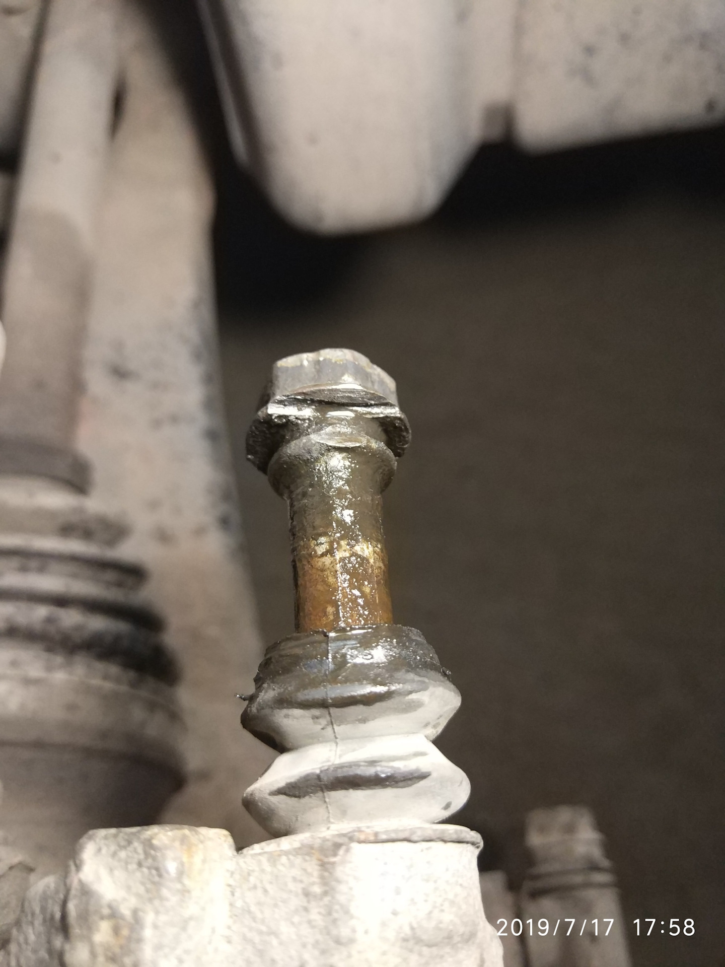 Восстановление направляющих суппорта. Заклинило направляющие суппорта. Восстановление направляющих суппорта. Подклинивает передний суппорт. Направляющие суппорта калина 1.