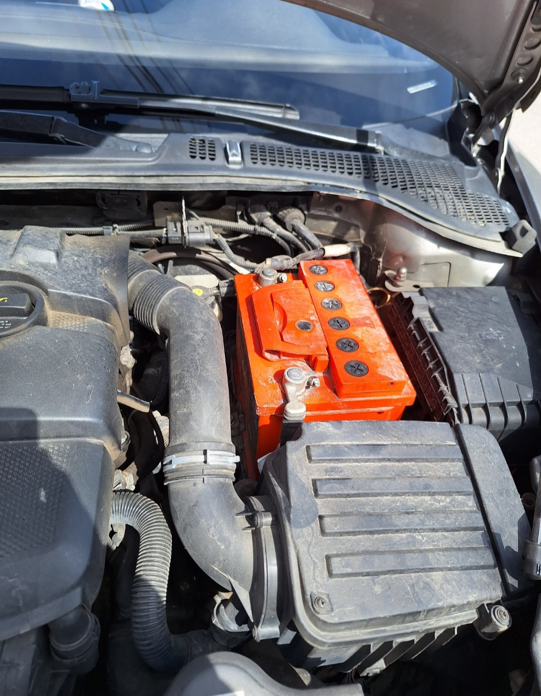 Замена аккумулятора Зверь на АКОМ EFB — Skoda Octavia A5 Mk2, 1,6 л ...