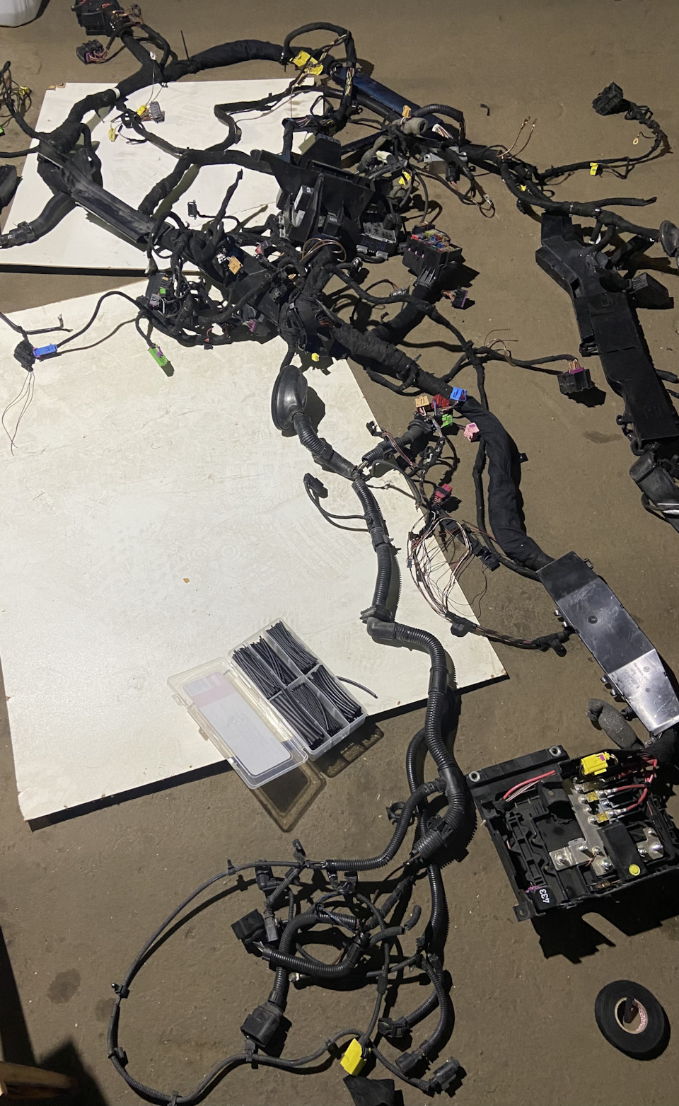 Почему-то проводка у меня ассоциируется с рисунком нервной системы из учебника по анатомии. — Volkswagen Touareg (1G)