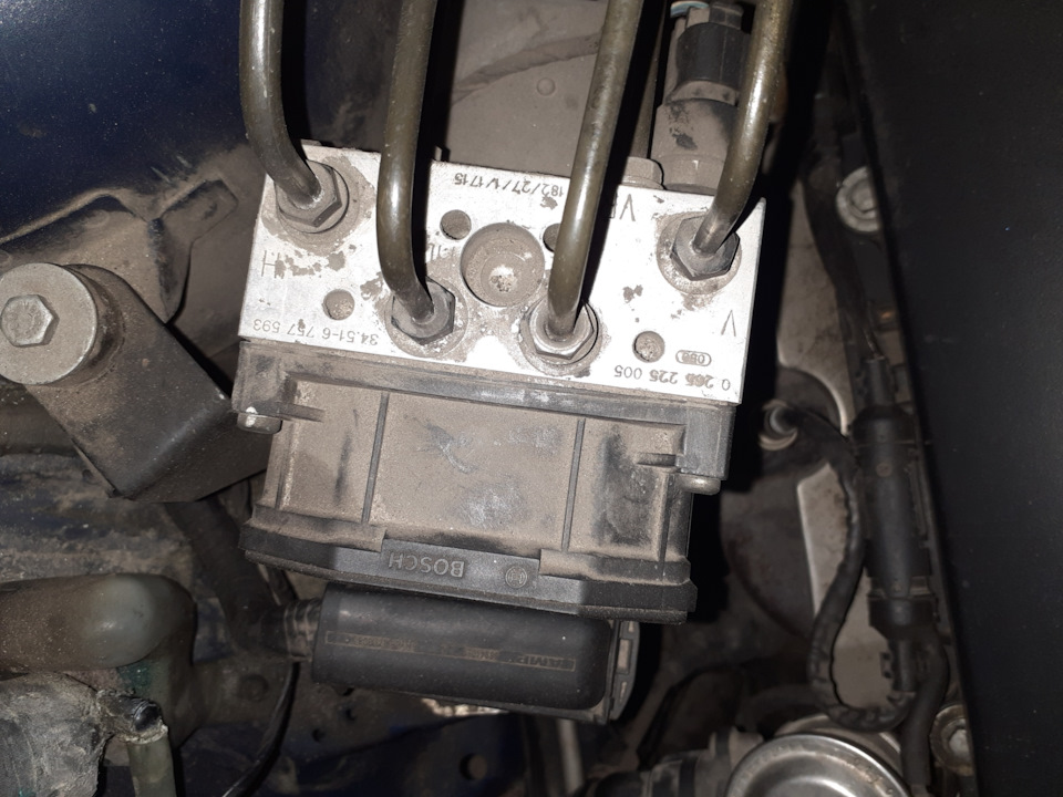 Замена блока АВС и прощание с гирляндой) — BMW 5 series (E39), 2,5 л ...