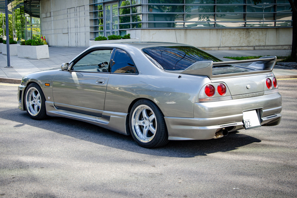 Nissan Skyline r33 Леона