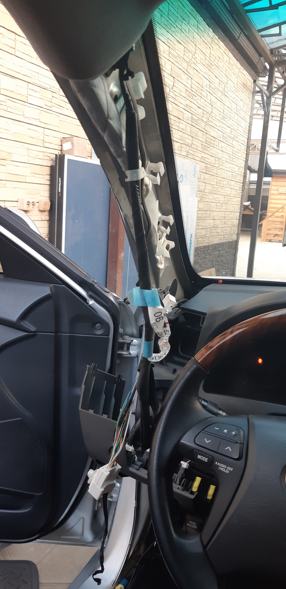 Подсветка ног. — Toyota Camry (XV40), 2,4 л, 2007 года | тюнинг | DRIVE2