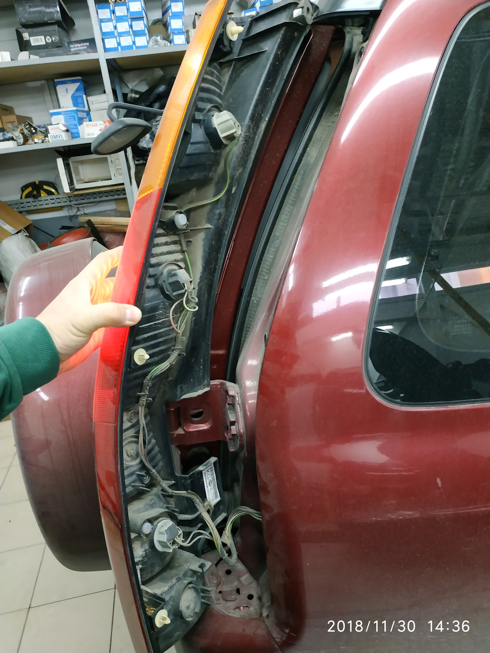 Замена габаритной лампы — Honda CR-V (RD4, RD5, RD6, RD7), 2 л., 2004 ...