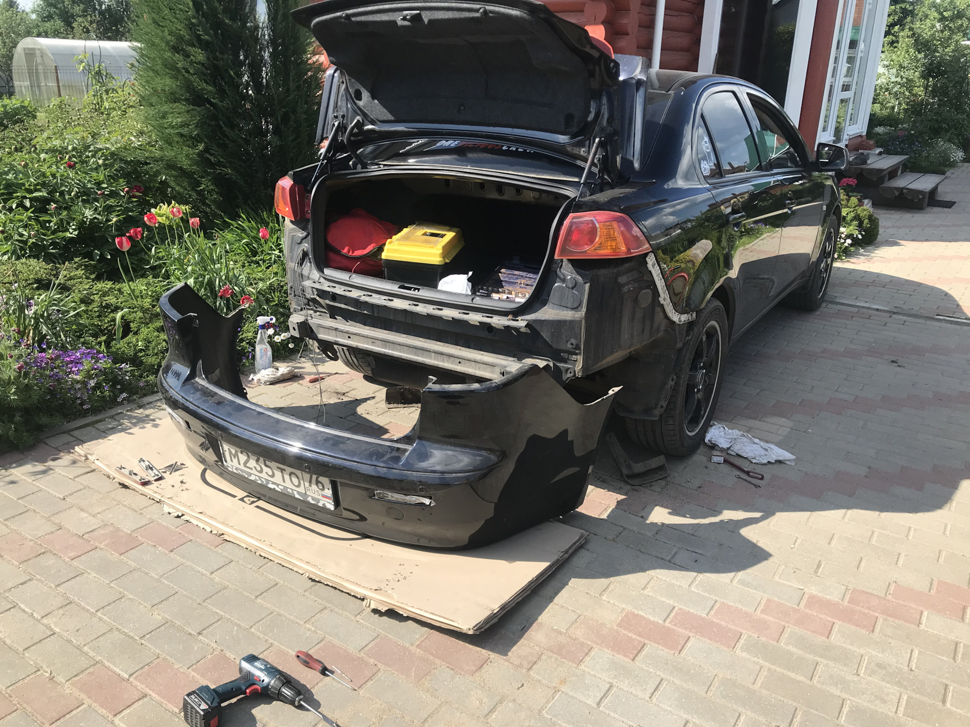 Убрал щель между бампером и фарой - Mitsubishi Lancer IX, 1,6 л, 2006 года своим