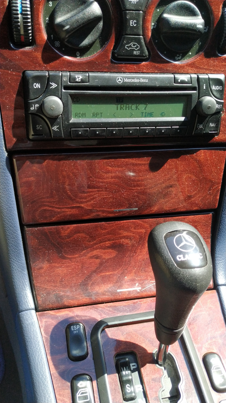 Полочка под магнитолой — Mercedes-Benz E-Class (W210), 2,7 л, 1999 года ...