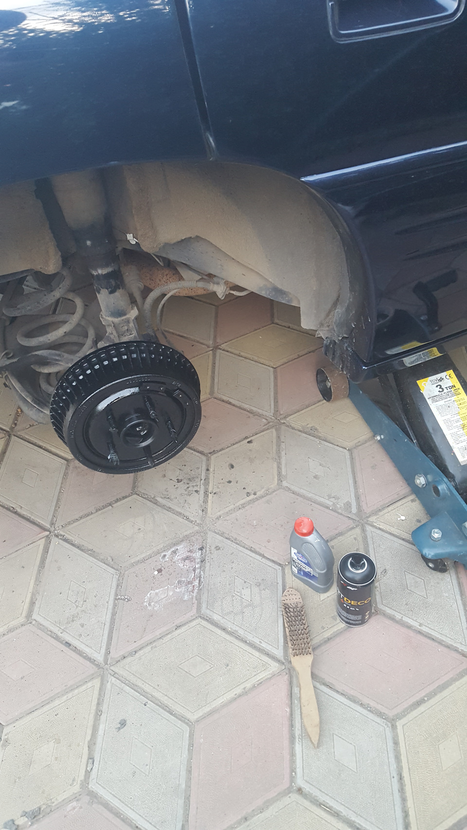 Покраска задних тормозных барабанов. — Pontiac Bonneville (8G), 3,8 л ...