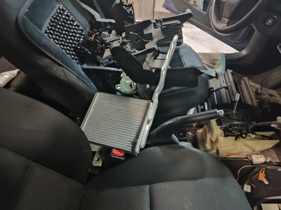 Опять пришлось менять радиатор печки 🫣 — Mazda 3 (1G) BK, 1,6 л, 2008 ...